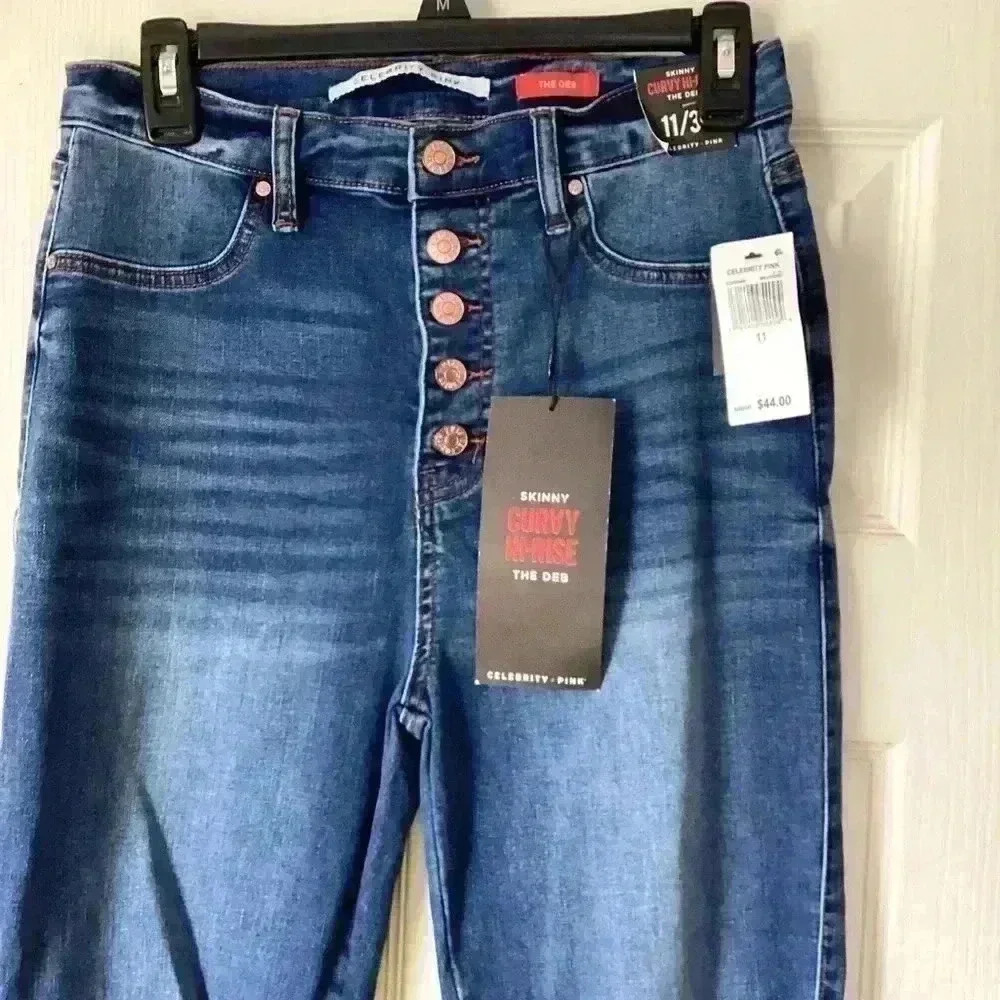 Juniors' Curvy High Rise Ripped Button-Fly Skinny Jeans - Picture 5 of 7